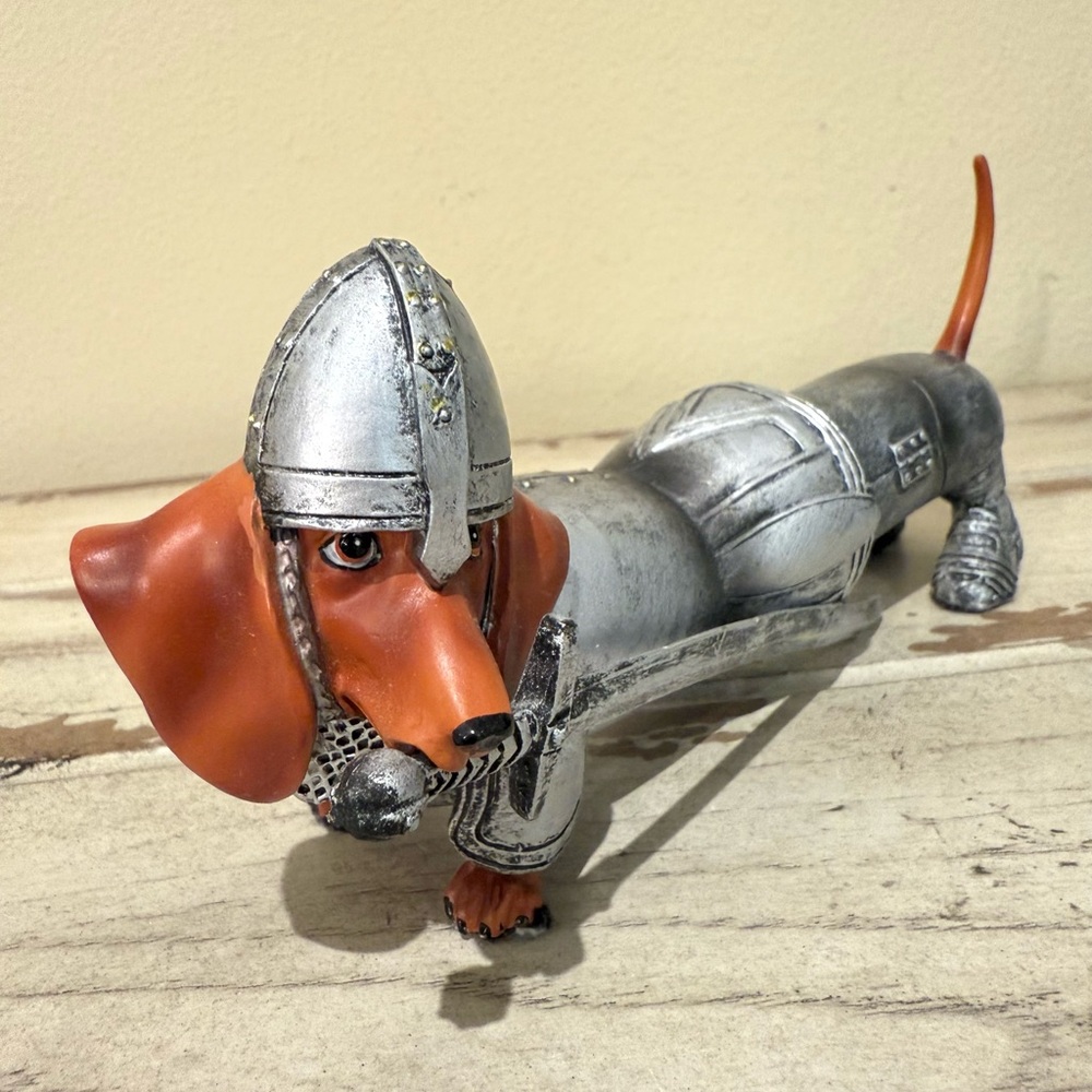 Westland Dachshund Figurine Hot Diggity Knight Figurine - Picture 2 of 7